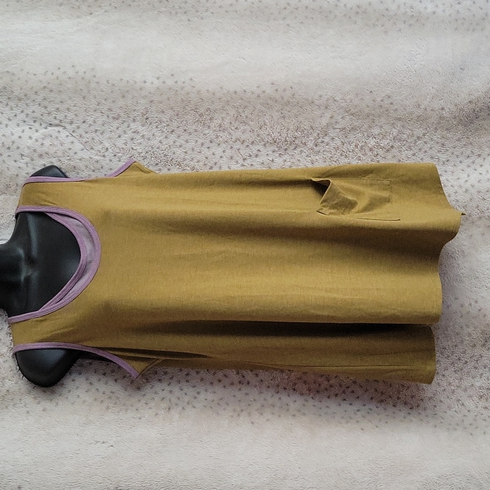 Tunic tank top with pocket